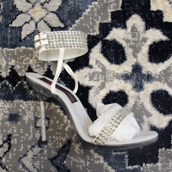 silver heels with silver gems - Picture 1 of 2